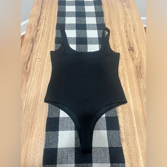 Tight fitting black bodysuit with shape outline detail throughout - Picture 7 of 12